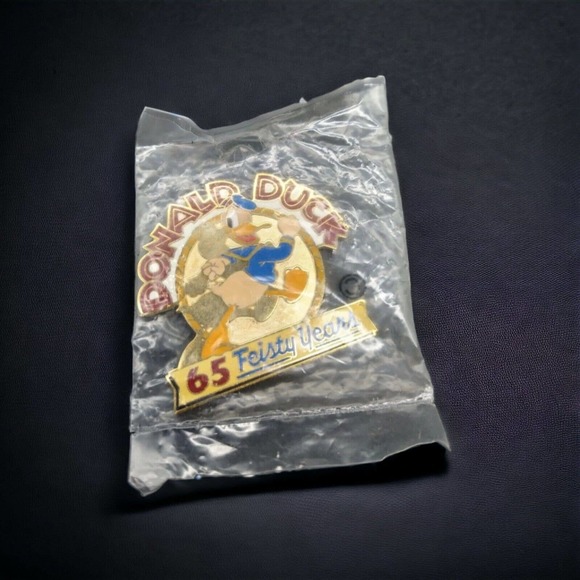 Vintage/NWT Donald Duck 65th Anniversary Magnet 1999 65 Feisty Years Disney - Picture 1 of 9
